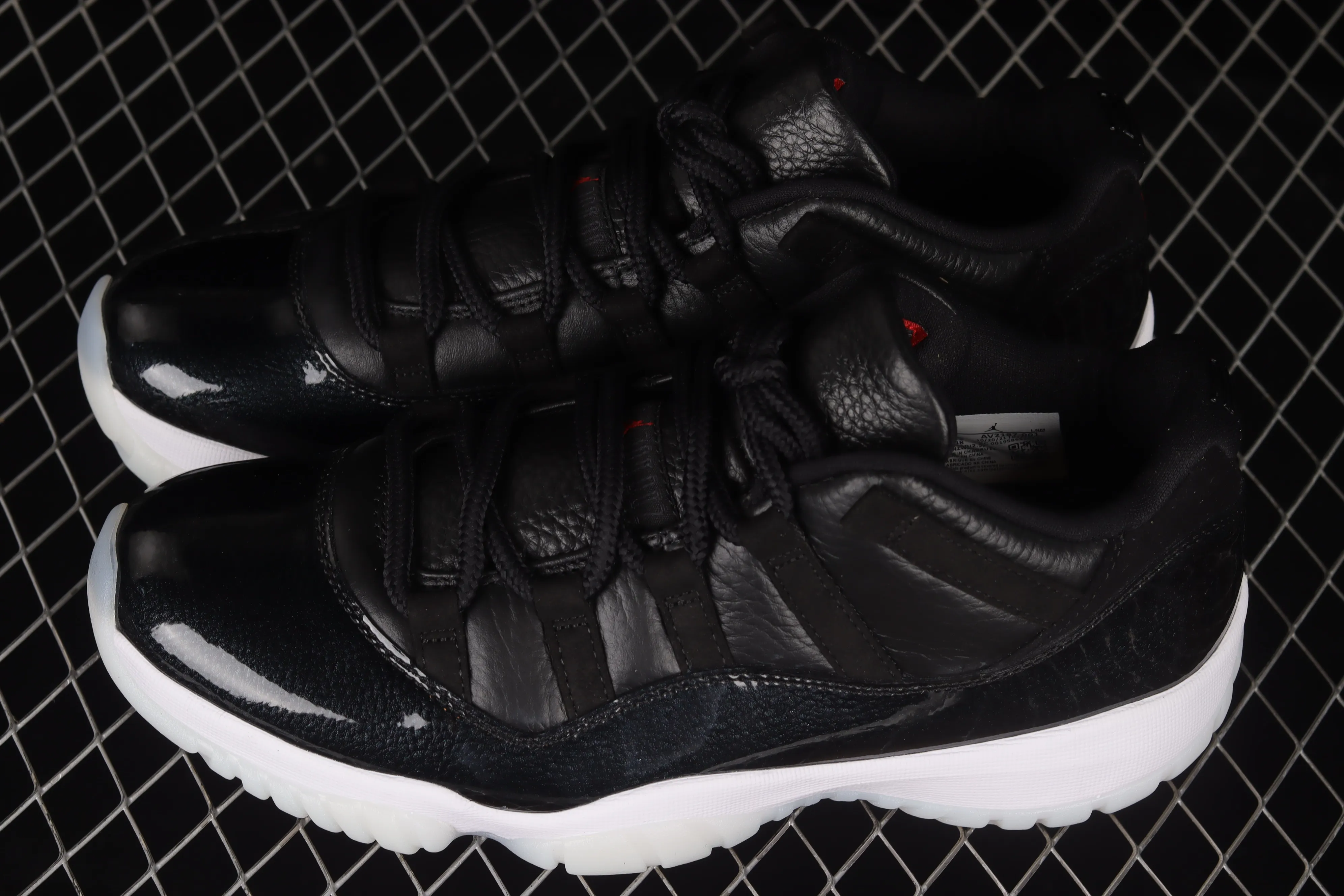 All Categories Air Jordan Jordan Series Basketball Shoes Air Jordan 11 F Version Air Jordan 11 Retro Low "72-10" AJ11 Low-top Big Devil First Layer Real Standard Real Carbon Sports Culture Basketball Shoes AV2187-001